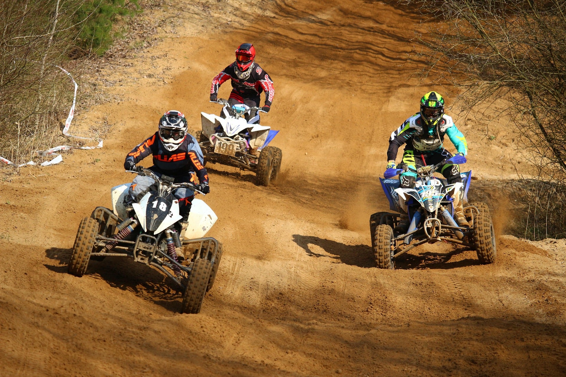 rihaij-motocross-1283236_1920